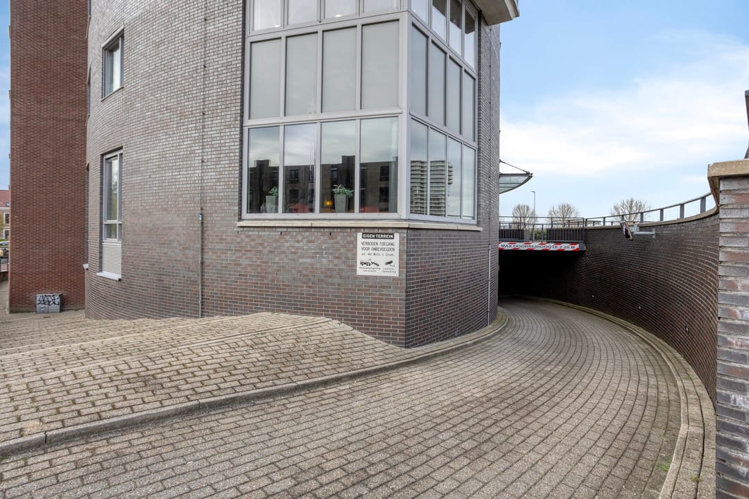 Move-in Ready 2-Room Apartment with Private Parking in Nijmegen Center — 26