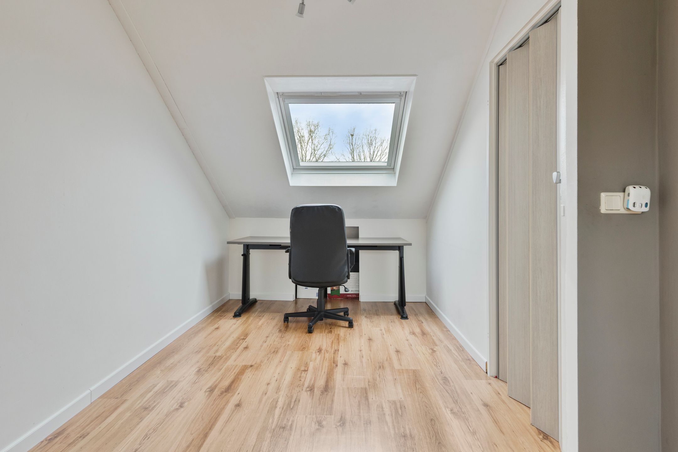 Well-Maintained Terraced Home with Four Bedrooms in Desirable Heivelden Neighborhood — 26