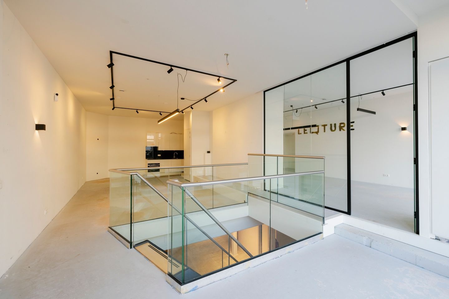 Bekijk foto 3 van James Wattstraat 77-A4