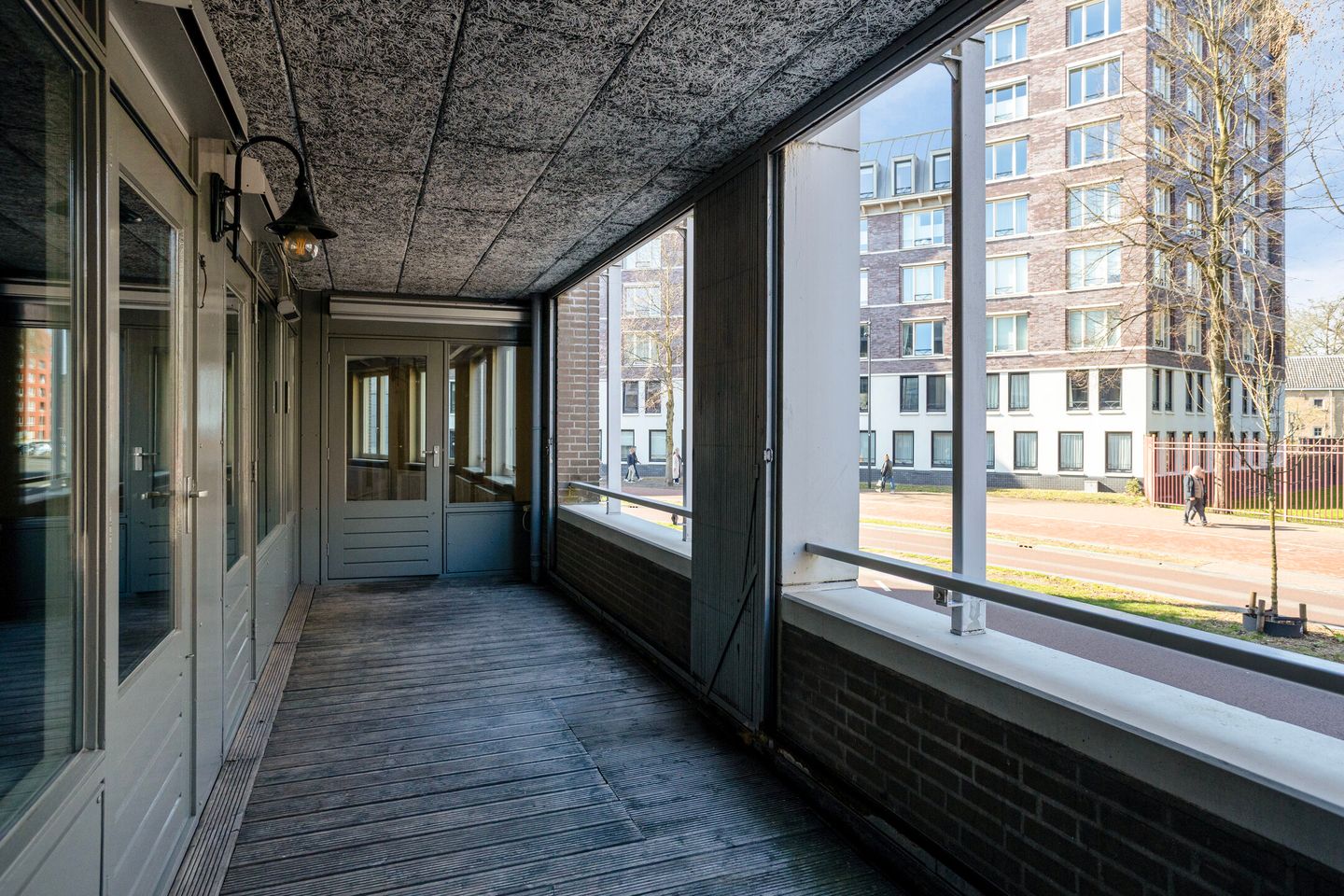 Spacious Apartment with Terrace and Garage in Breda Center — 22