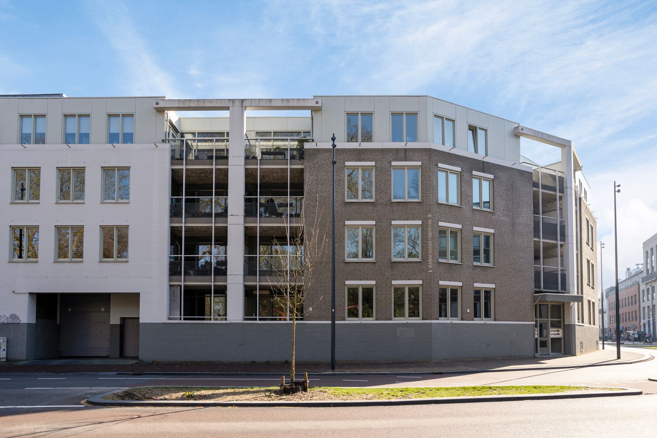 Spacious Apartment with Terrace and Garage in Breda Center — 36