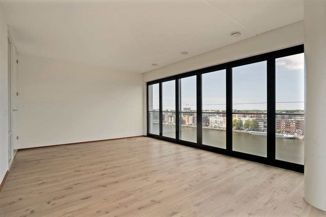 Foto 1 van Purperhoedenveem 110