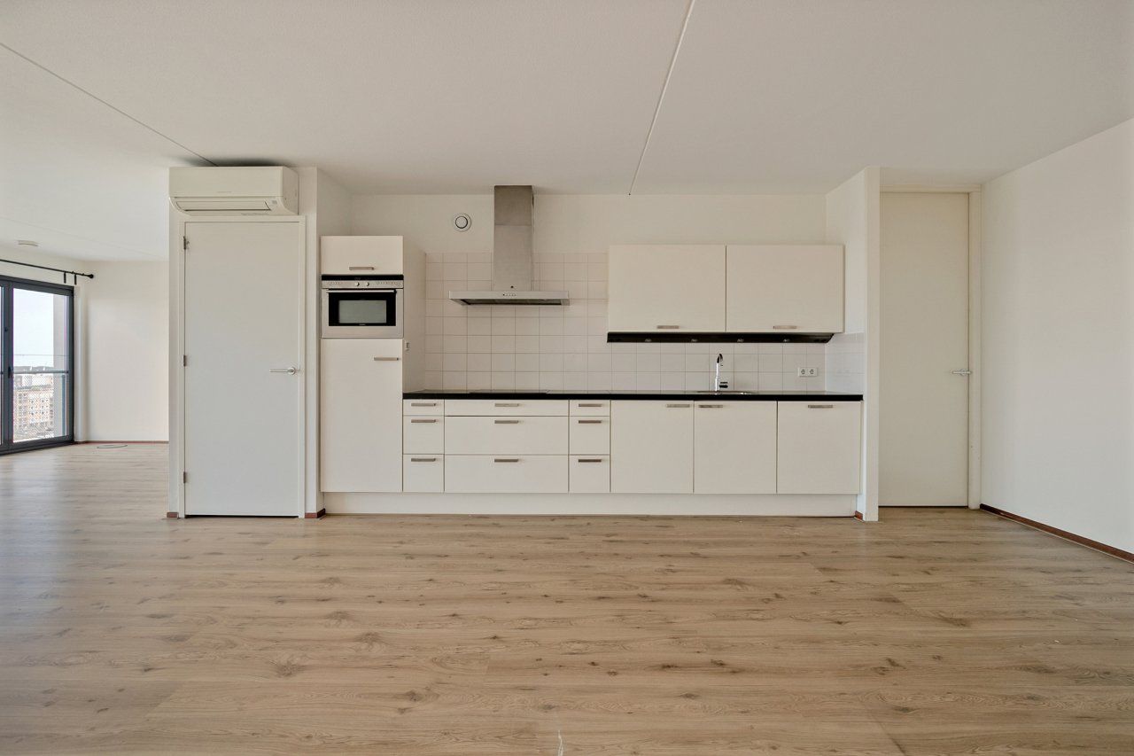 Foto 5 van Purperhoedenveem 110