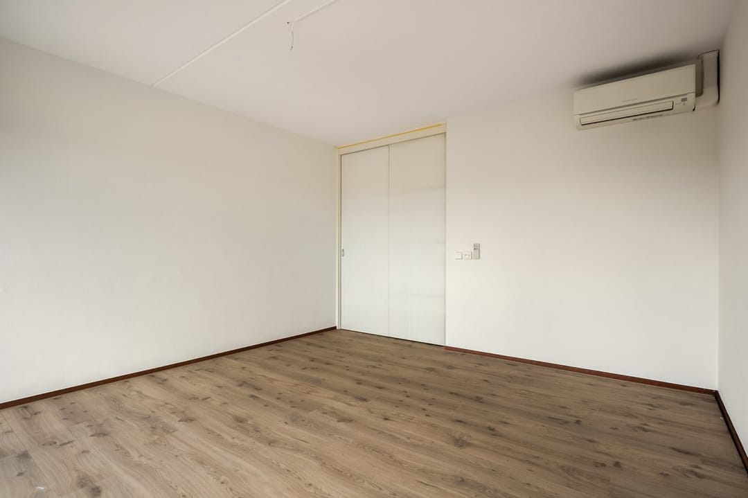 Foto 8 van Purperhoedenveem 110