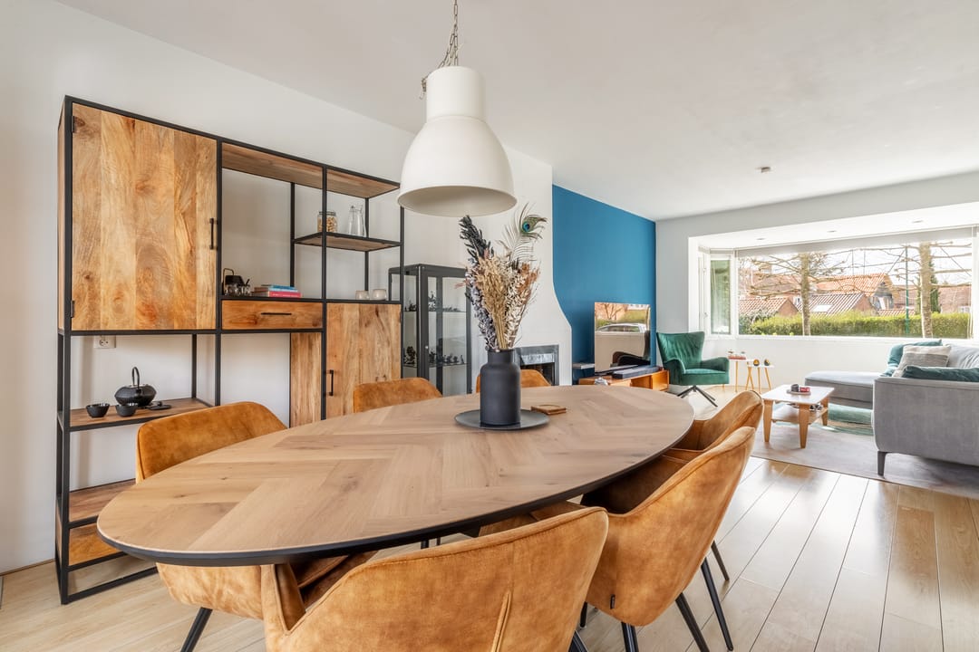 Spacious family home with 4 bedrooms, 10 solar panels and garden veranda — 15