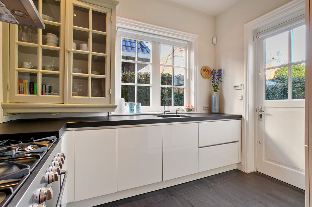 Characterful 1920s Semi-Detached Home with Sunny Garden in Bussum — 13