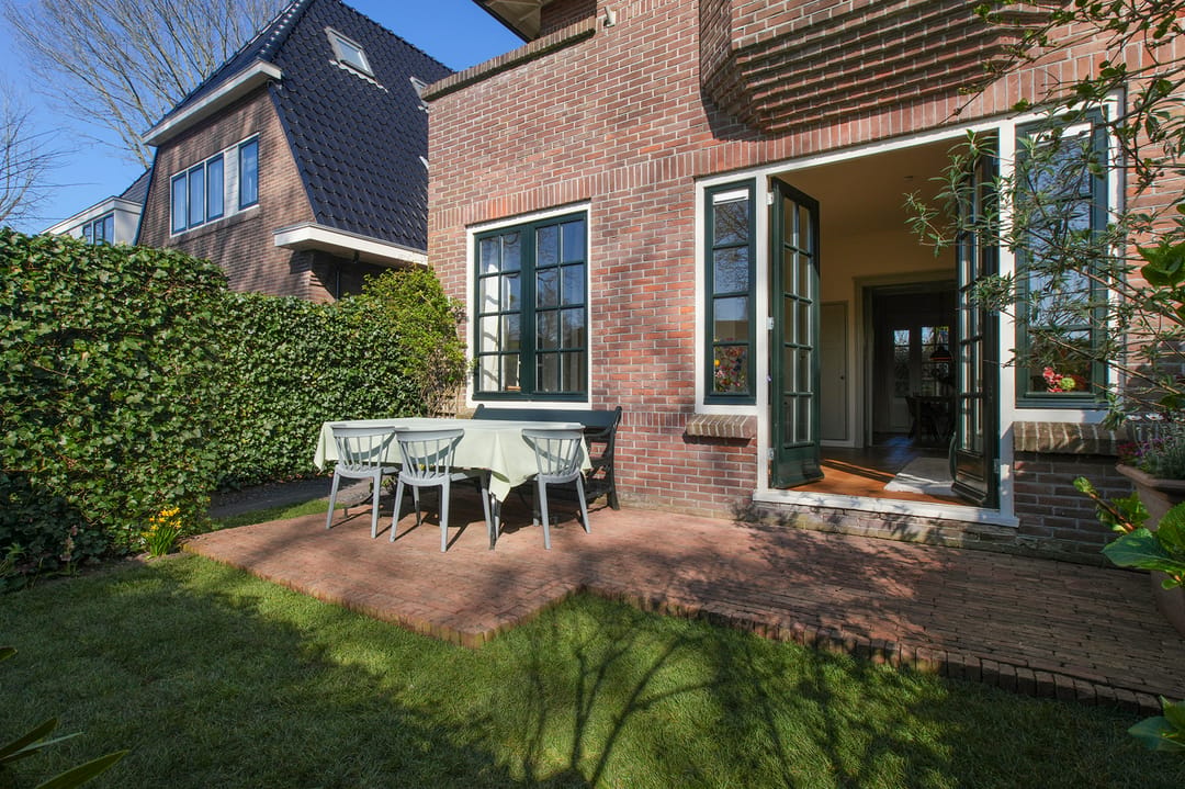 Characterful 1920s Semi-Detached Home with Sunny Garden in Bussum — 46