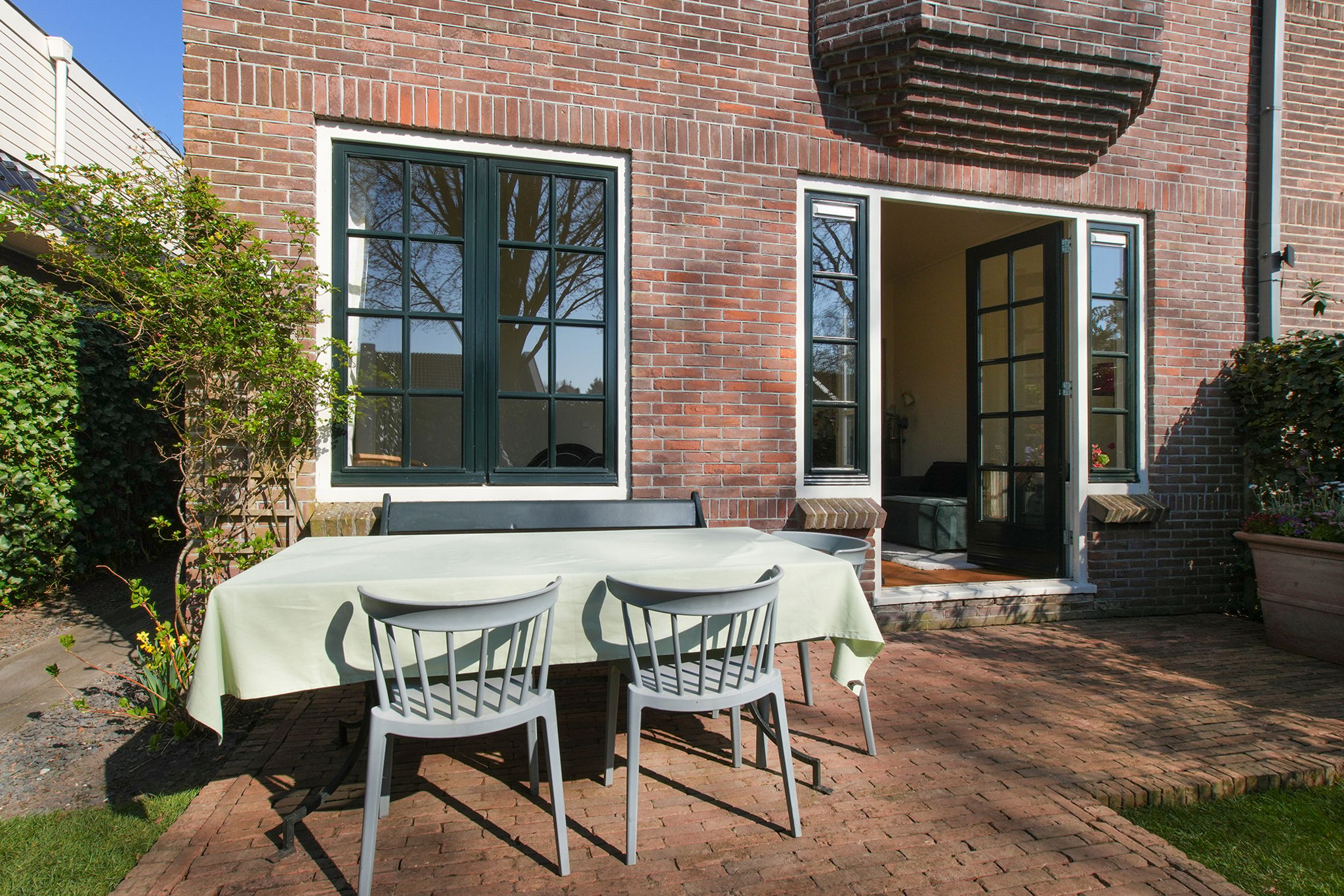 Characterful 1920s Semi-Detached Home with Sunny Garden in Bussum — 47