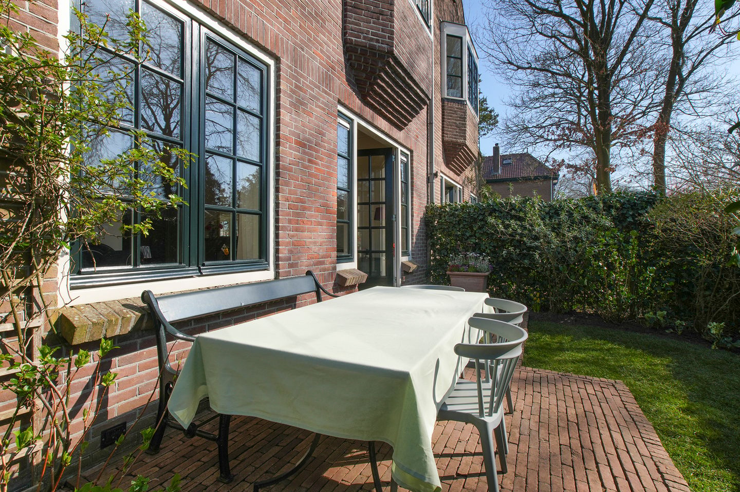 Characterful 1920s Semi-Detached Home with Sunny Garden in Bussum — 48
