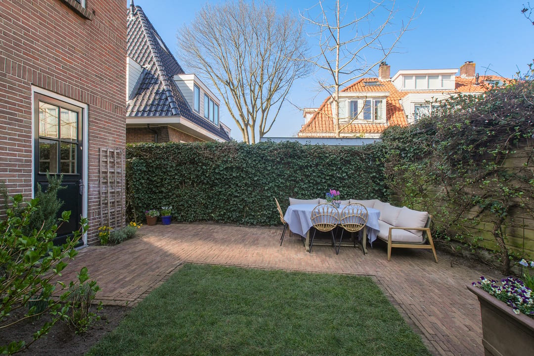Characterful 1920s Semi-Detached Home with Sunny Garden in Bussum — 51