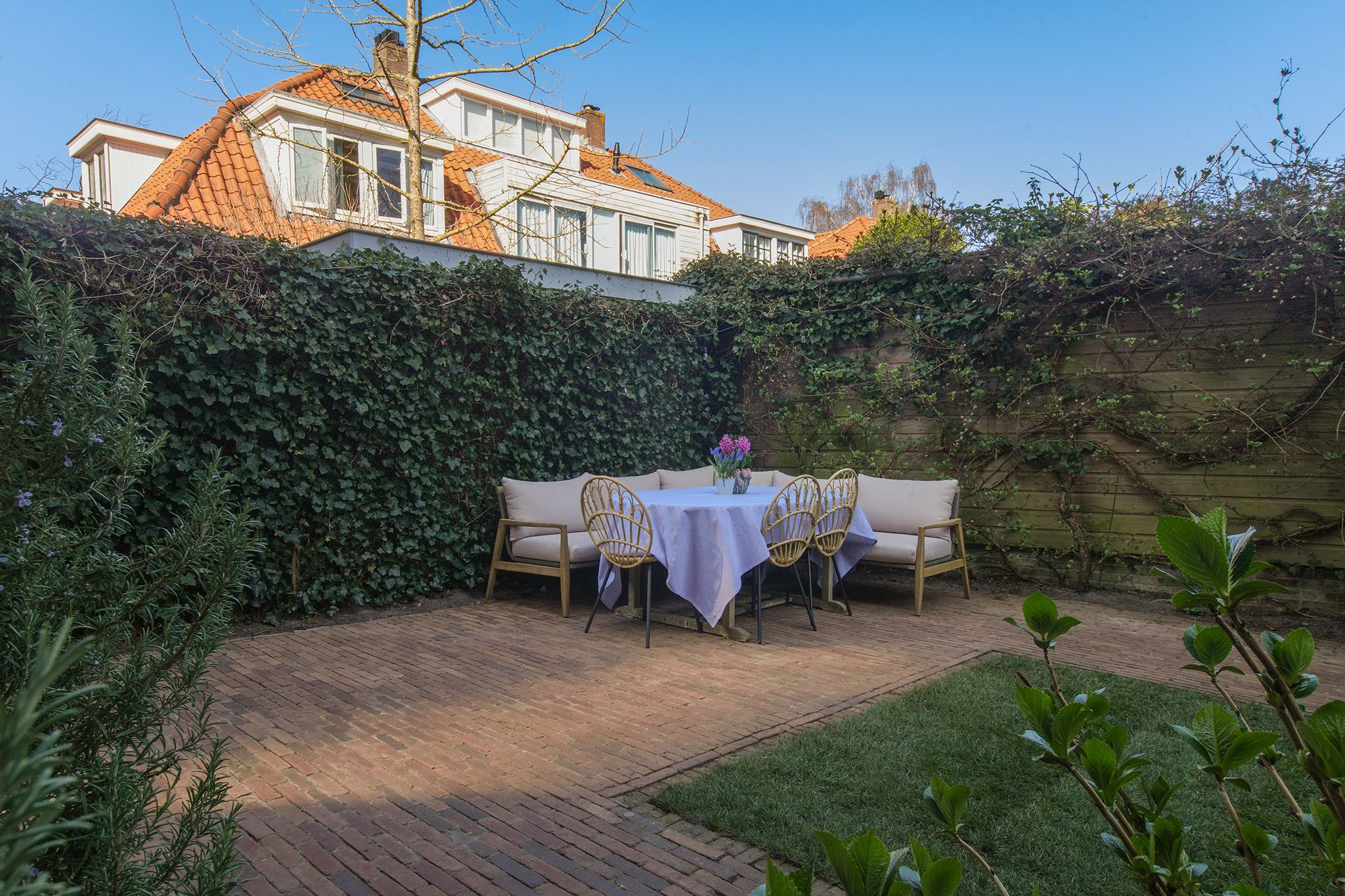 Characterful 1920s Semi-Detached Home with Sunny Garden in Bussum — 53