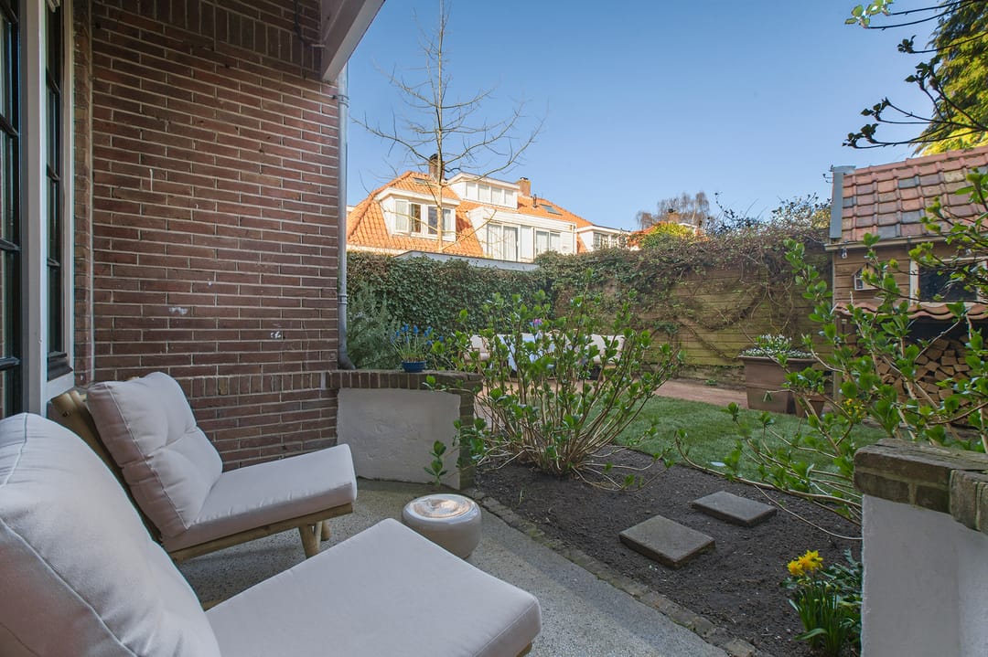 Characterful 1920s Semi-Detached Home with Sunny Garden in Bussum — 55