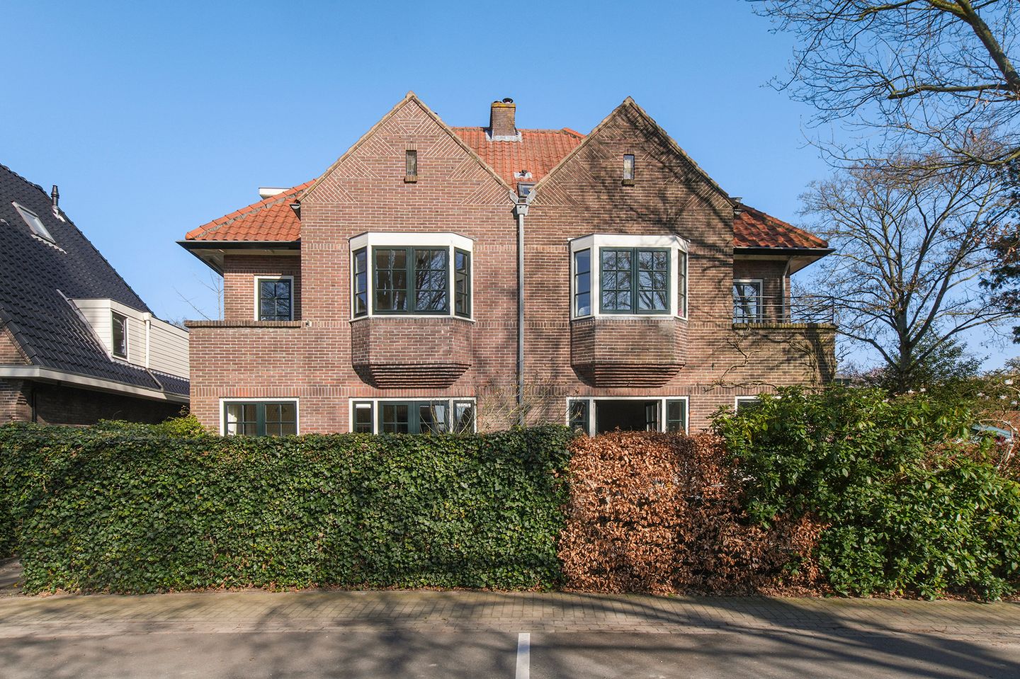 Characterful 1920s Semi-Detached Home with Sunny Garden in Bussum — 58