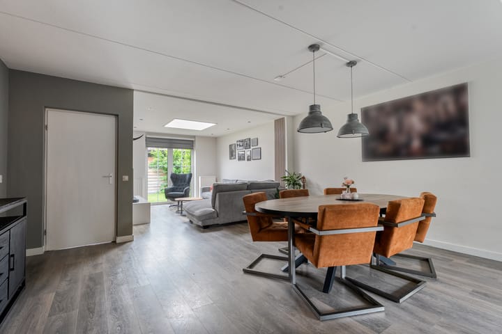 Photo 2 of Boterbloem 132