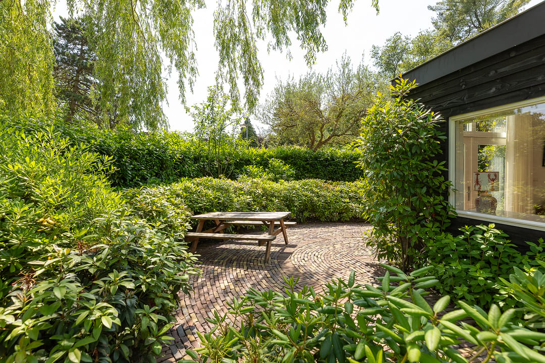 Semi-detached villa with sunny garden in the green heart of Laren — 31