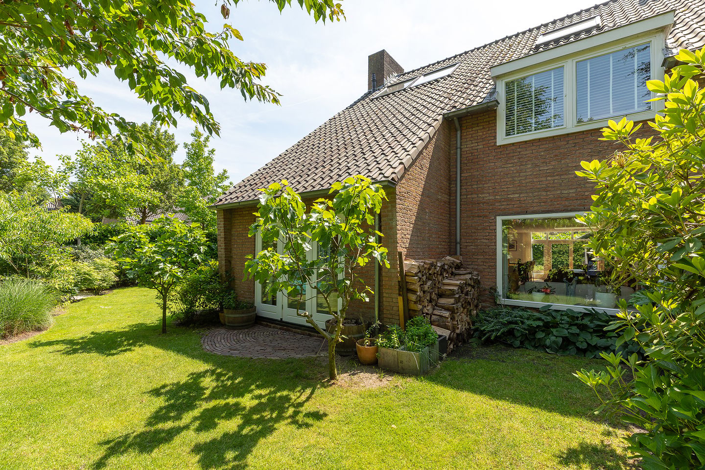 Semi-detached villa with sunny garden in the green heart of Laren — 33