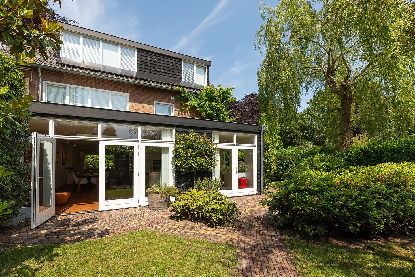 Semi-detached villa with sunny garden in the green heart of Laren — 34