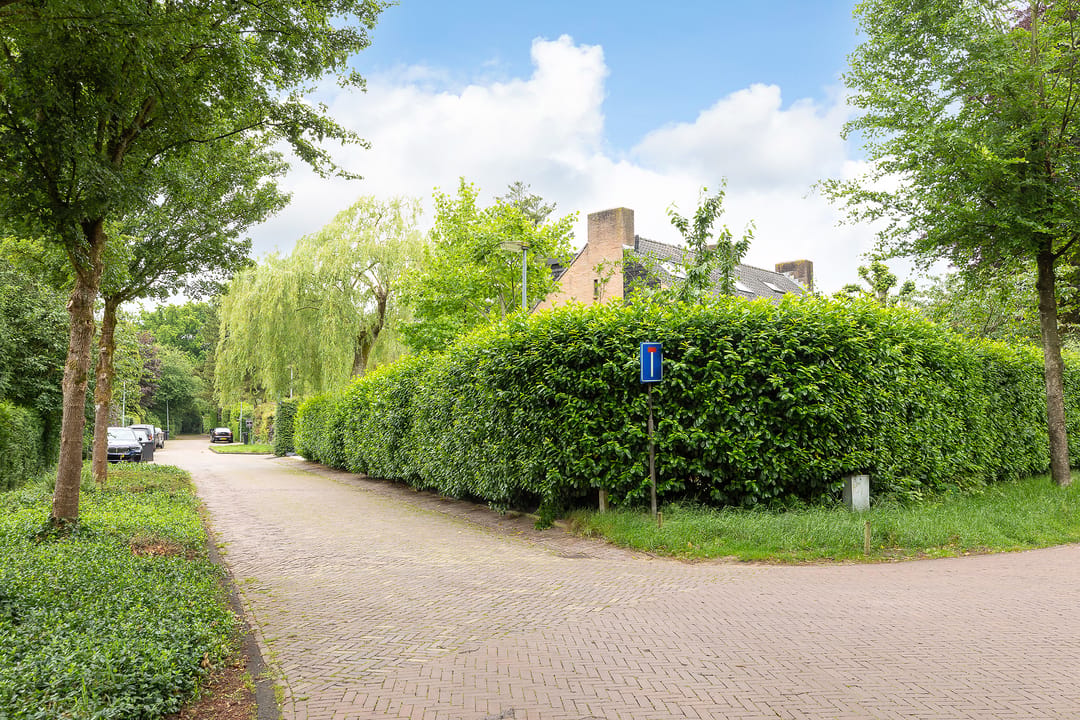 Semi-detached villa with sunny garden in the green heart of Laren — 36