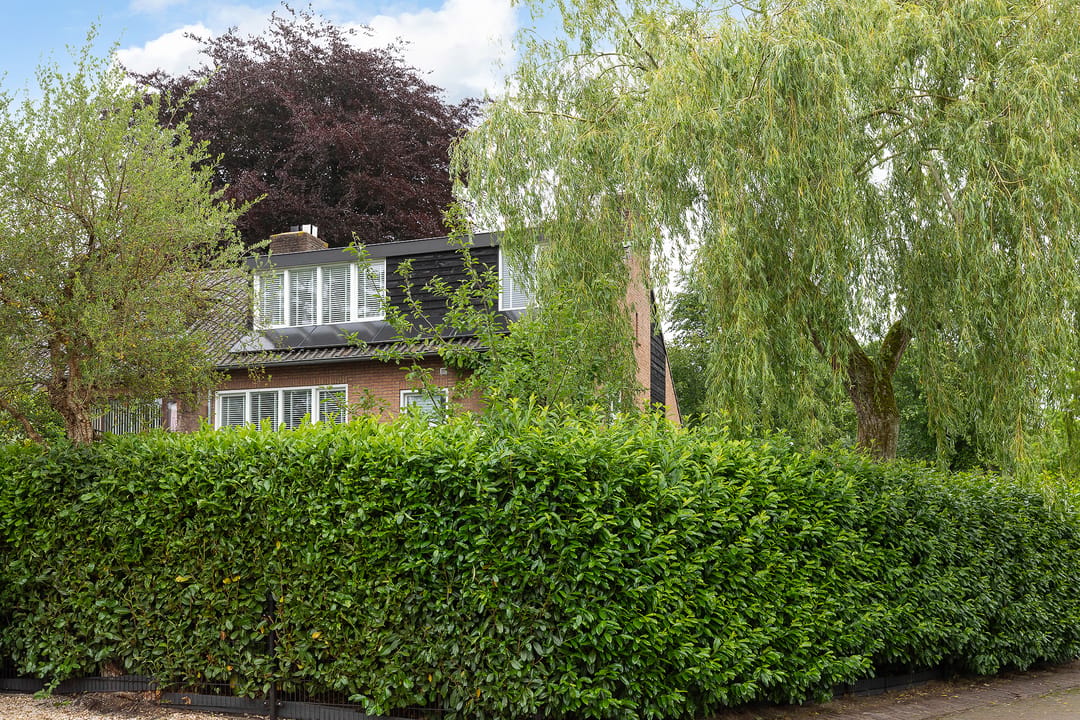 Semi-detached villa with sunny garden in the green heart of Laren — 37