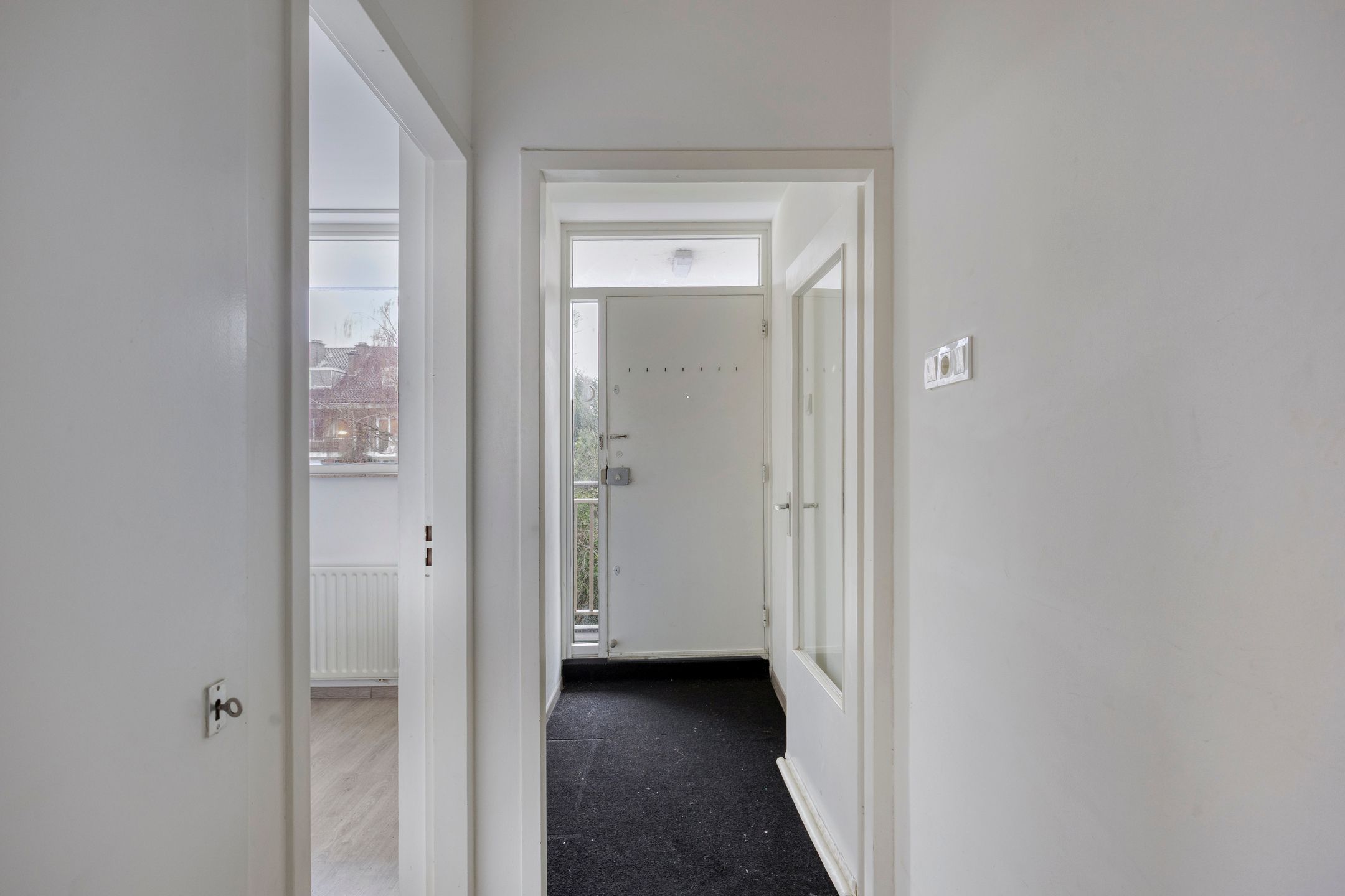 Move-in ready 1-bedroom apartment with balcony and storage in green residential area — 12