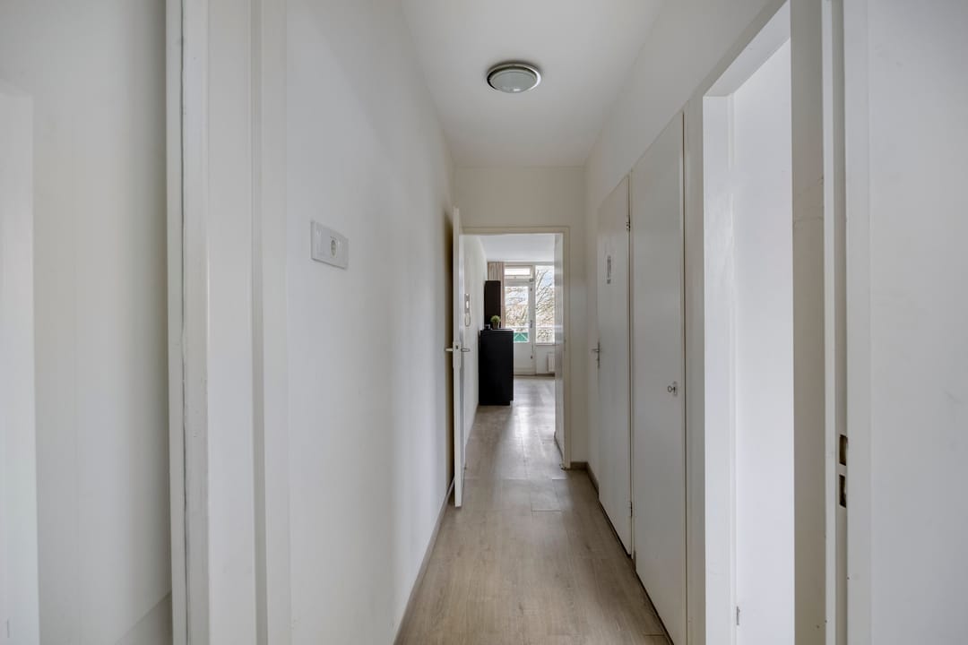 Move-in ready 1-bedroom apartment with balcony and storage in green residential area — 13