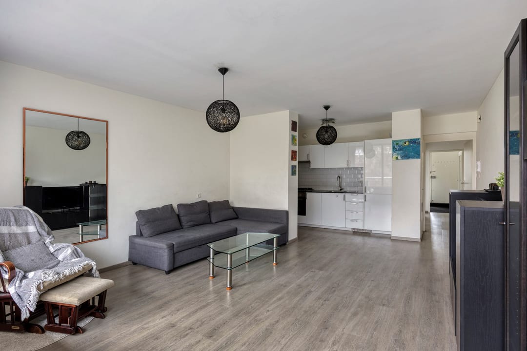 Move-in ready 1-bedroom apartment with balcony and storage in green residential area — 16
