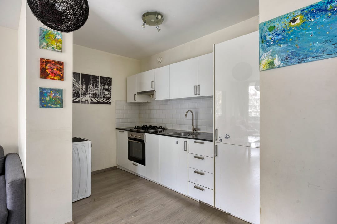 Move-in ready 1-bedroom apartment with balcony and storage in green residential area — 17