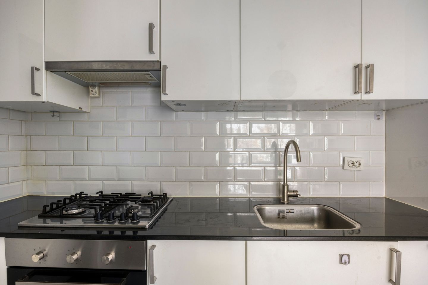 Move-in ready 1-bedroom apartment with balcony and storage in green residential area — 19