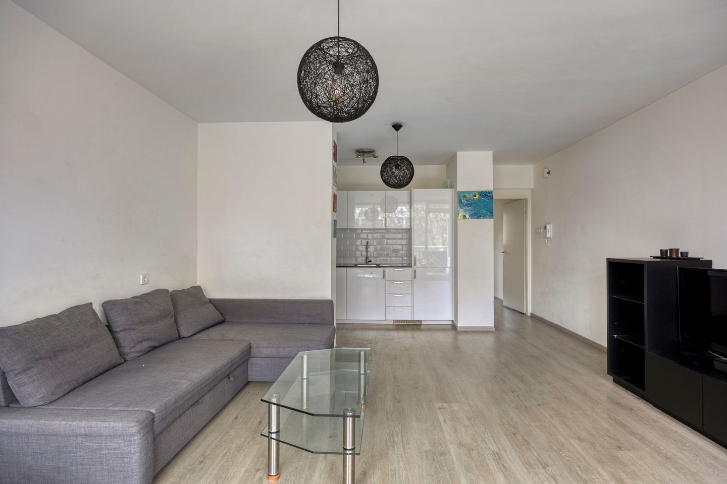 Move-in ready 1-bedroom apartment with balcony and storage in green residential area — 20