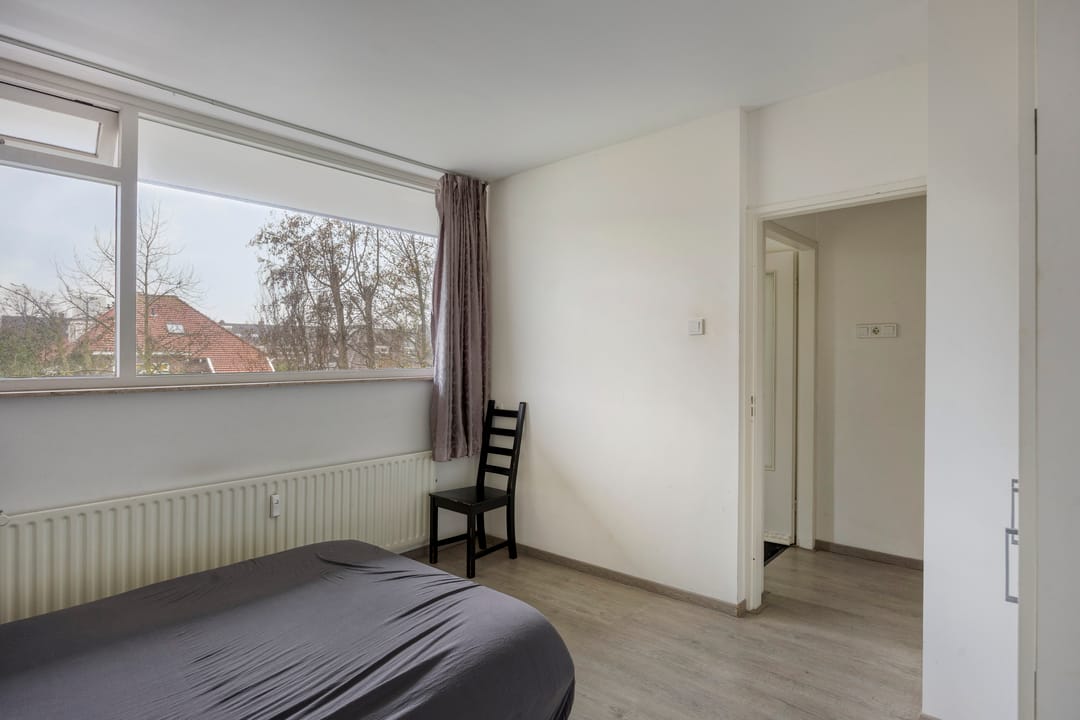 Move-in ready 1-bedroom apartment with balcony and storage in green residential area — 23