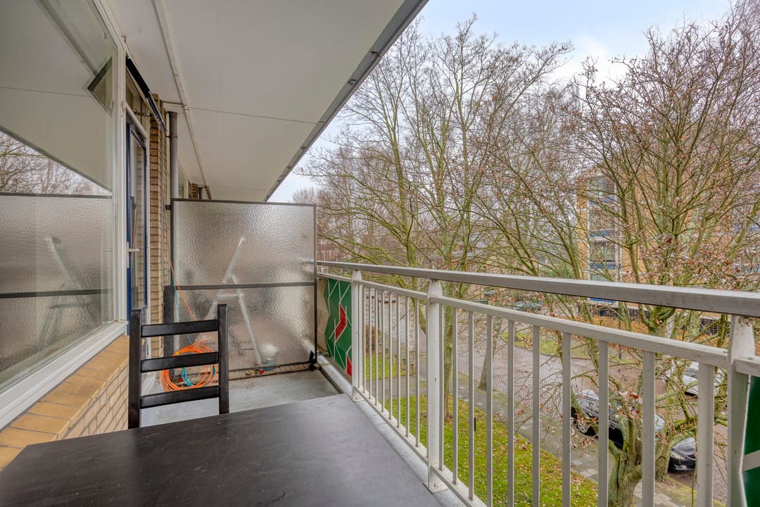 Move-in ready 1-bedroom apartment with balcony and storage in green residential area — 28