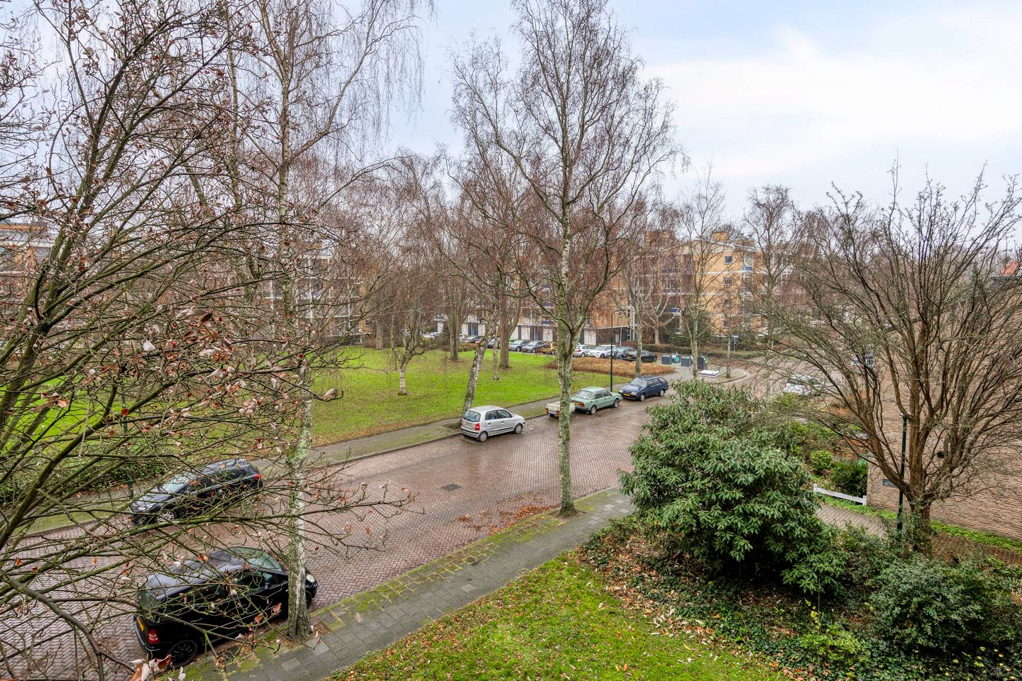 Move-in ready 1-bedroom apartment with balcony and storage in green residential area — 29