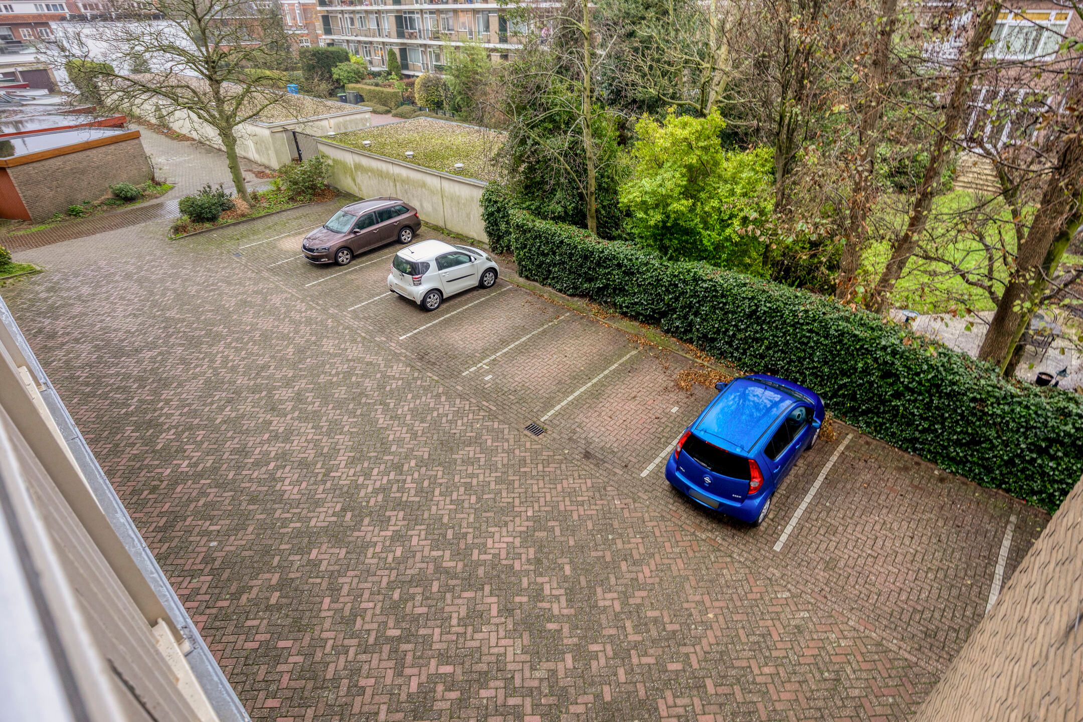 Move-in ready 1-bedroom apartment with balcony and storage in green residential area — 30