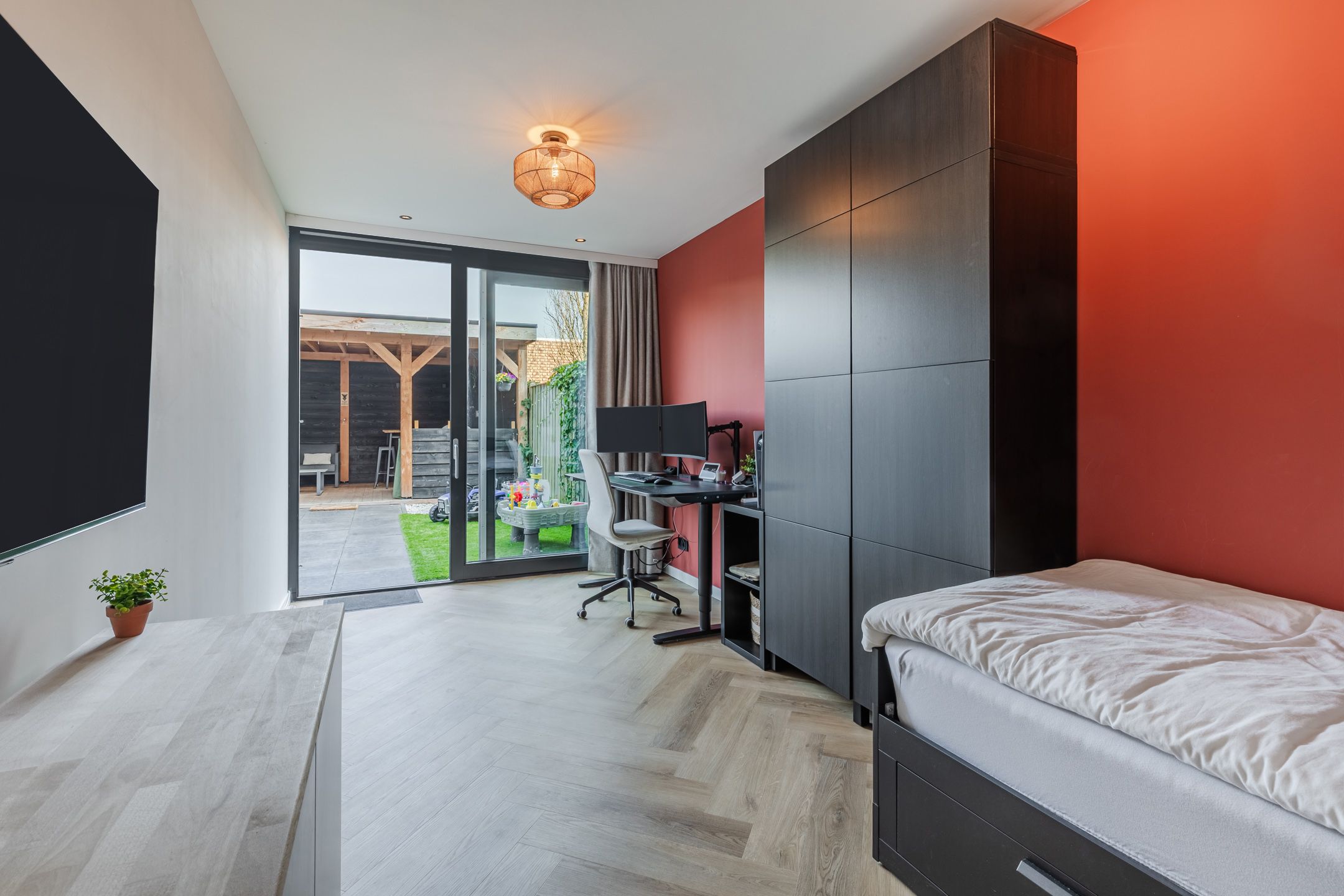 Photo 15 of Witte de Withstraat 21