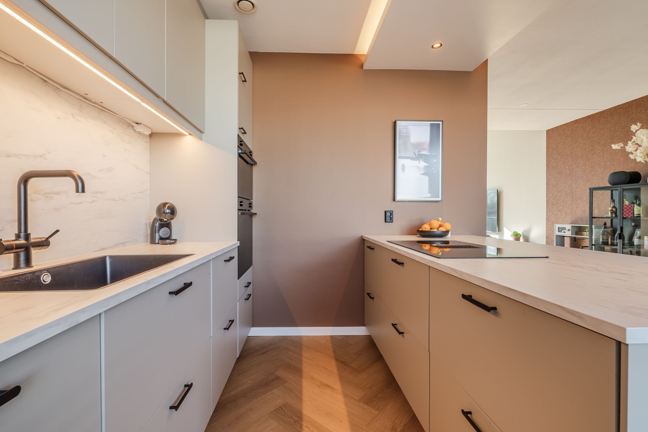 Photo 24 of Witte de Withstraat 21