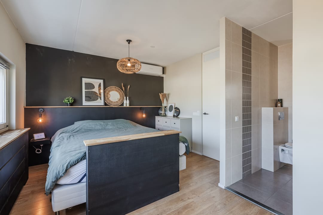 Photo 31 of Witte de Withstraat 21