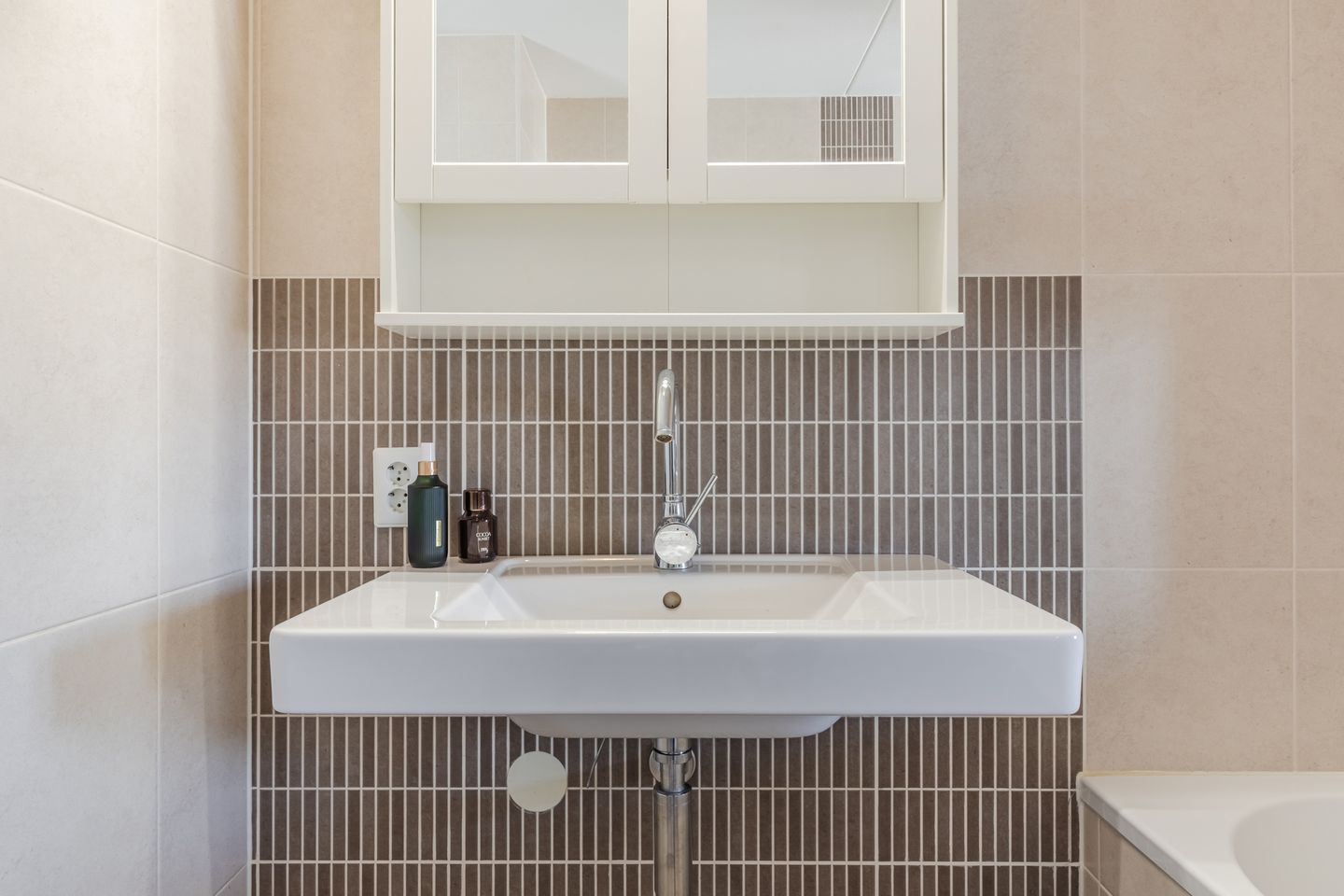 Photo 34 of Witte de Withstraat 21