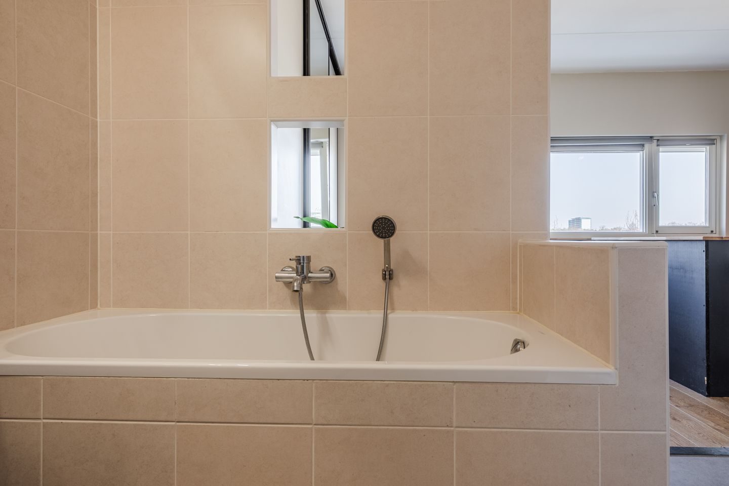 Photo 35 of Witte de Withstraat 21