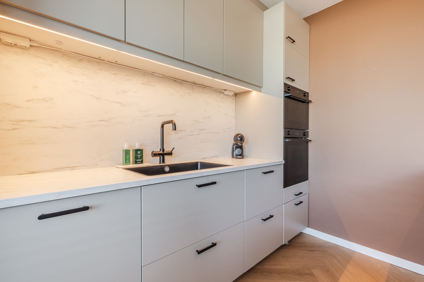 Photo 25 of Witte de Withstraat 21