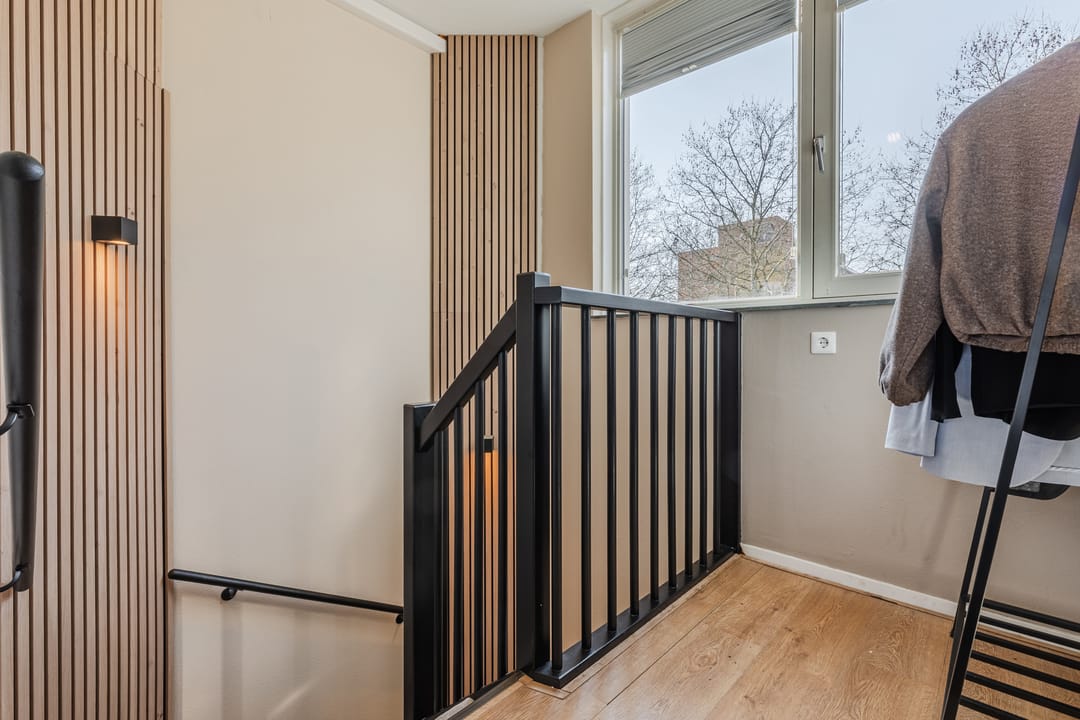 Photo 37 of Witte de Withstraat 21