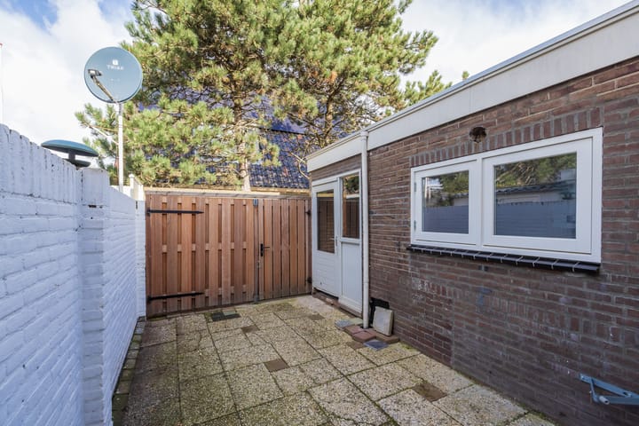 Photo 4 of de Ruyterstraat 9