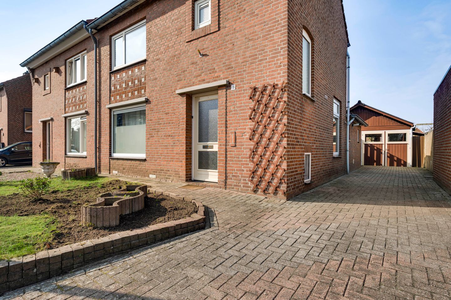 Photo 4 of Plantsoenstraat 1