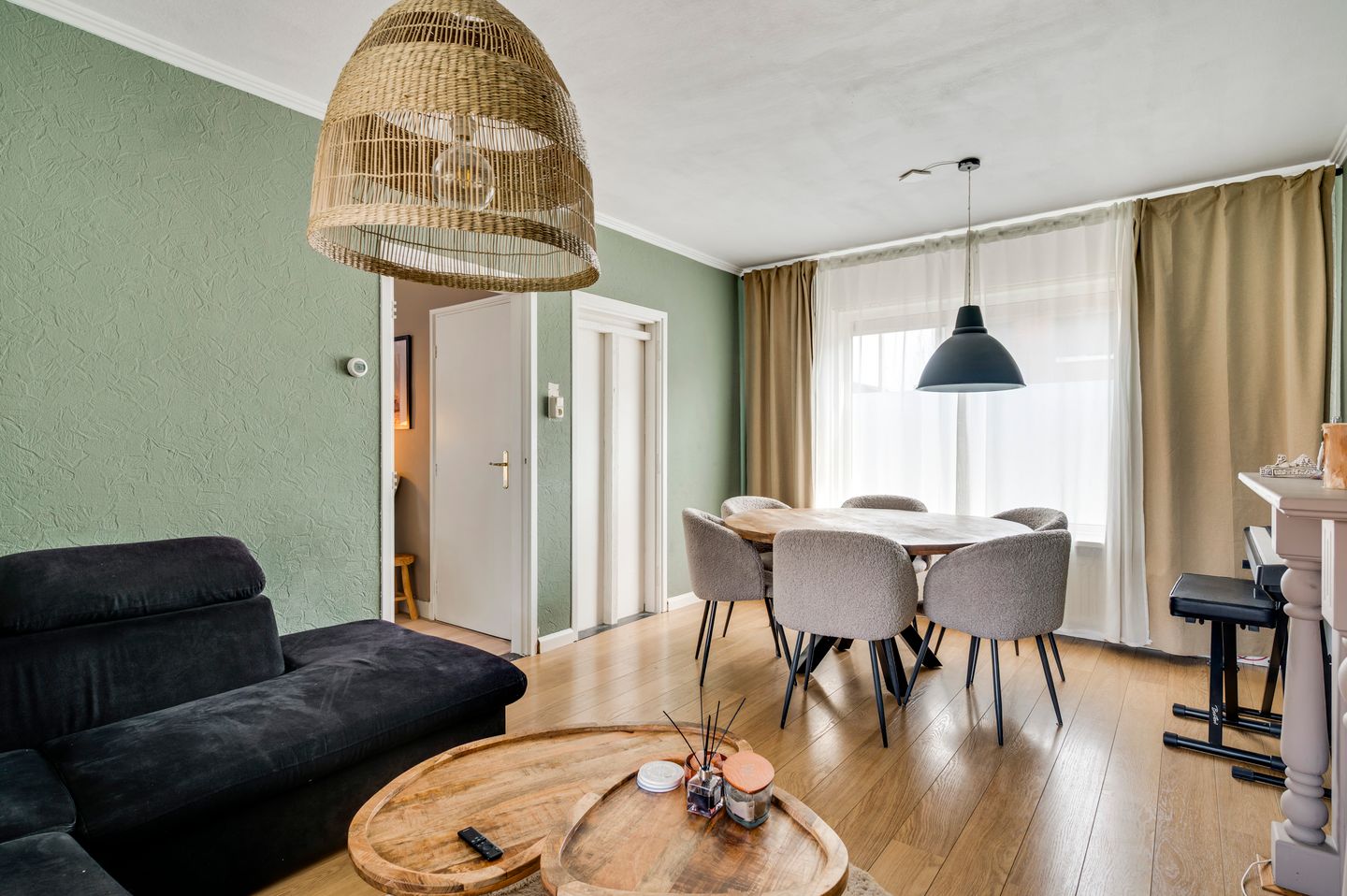 Photo 10 of Plantsoenstraat 1