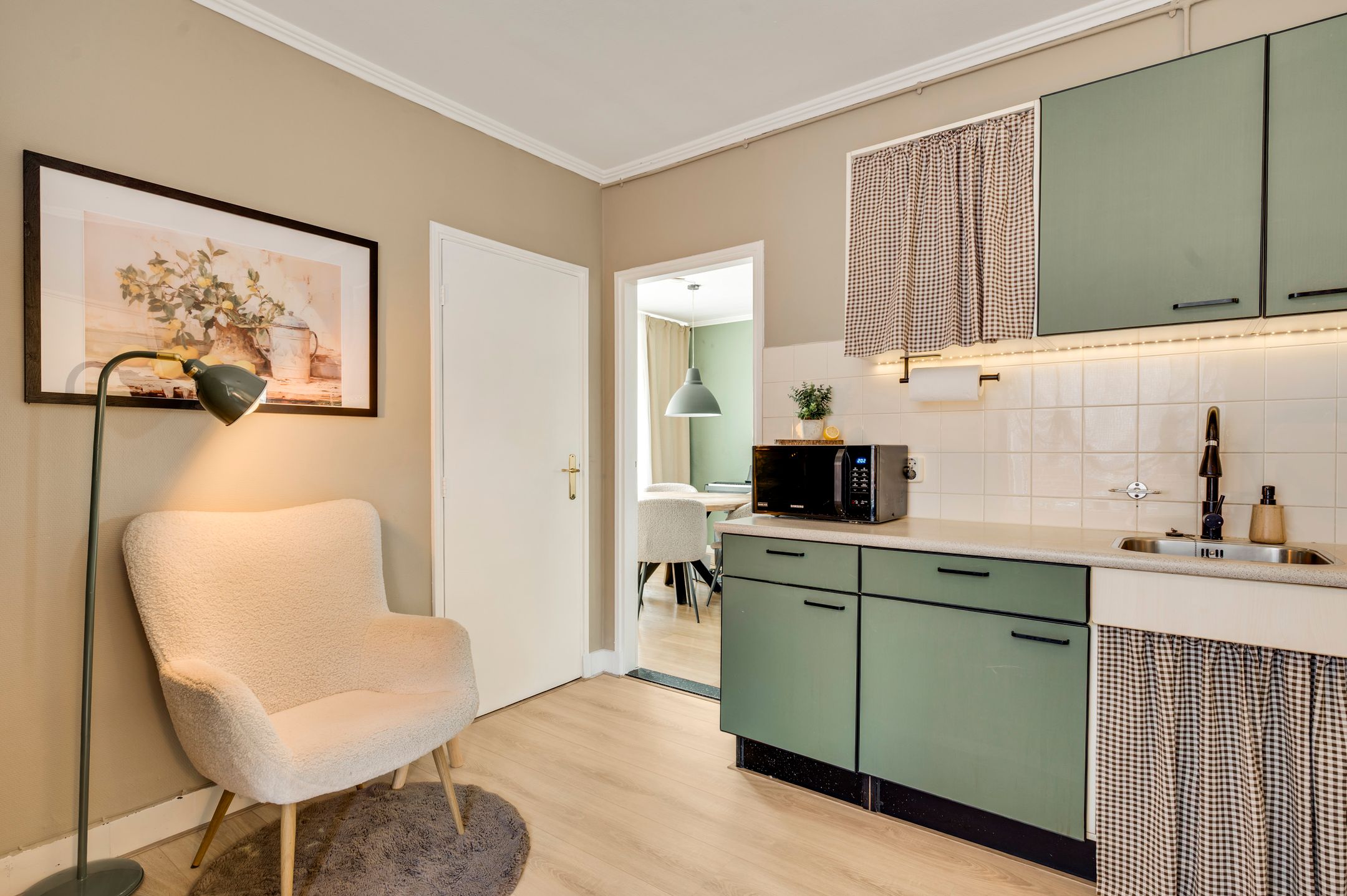 Photo 12 of Plantsoenstraat 1