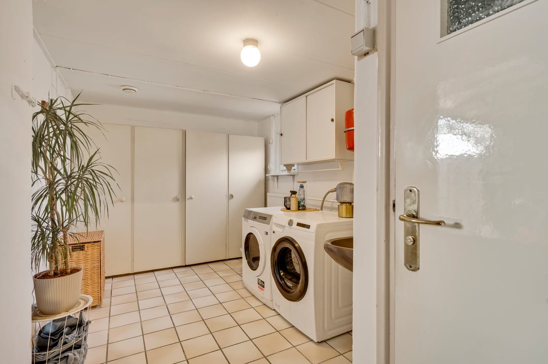 Photo 13 of Plantsoenstraat 1