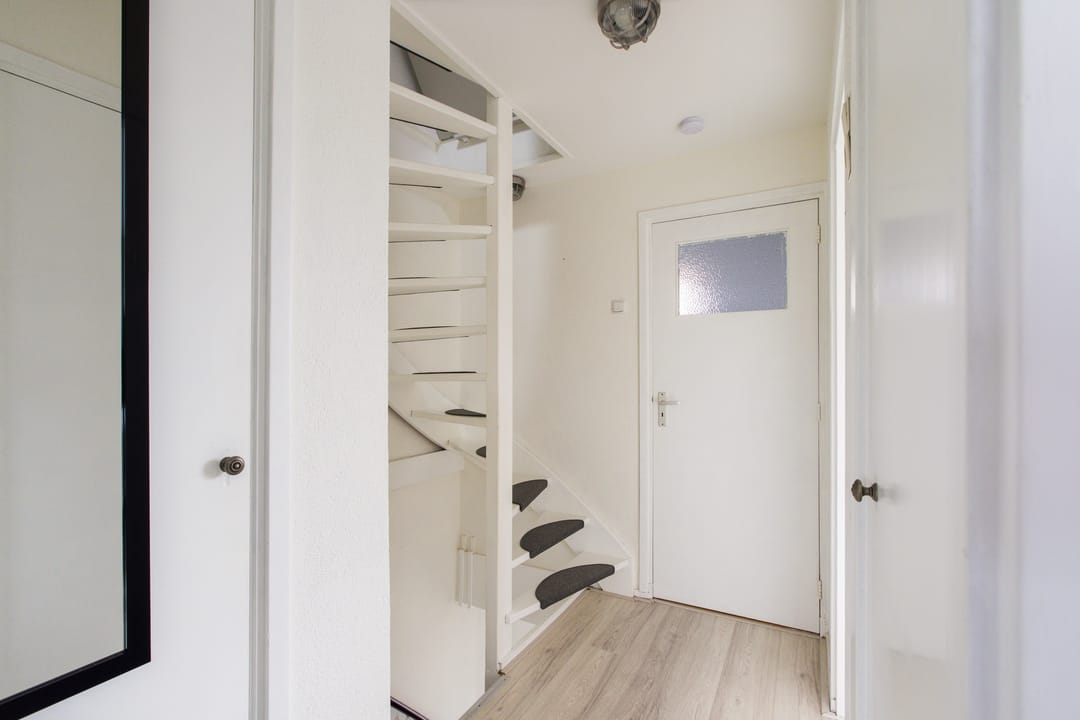 Well-Insulated Terraced House with Three Bedrooms in Krimpen aan de Lek — 14
