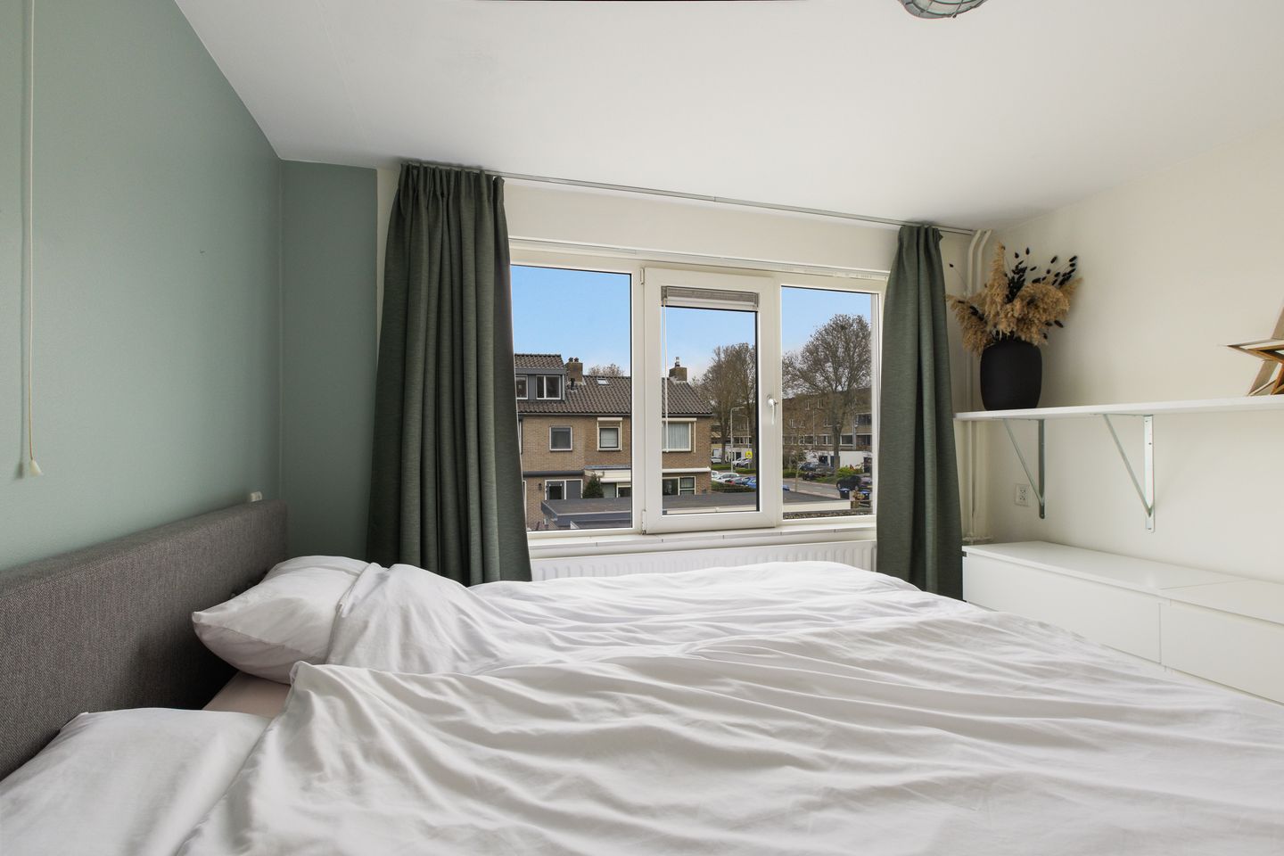 Well-Insulated Terraced House with Three Bedrooms in Krimpen aan de Lek — 17