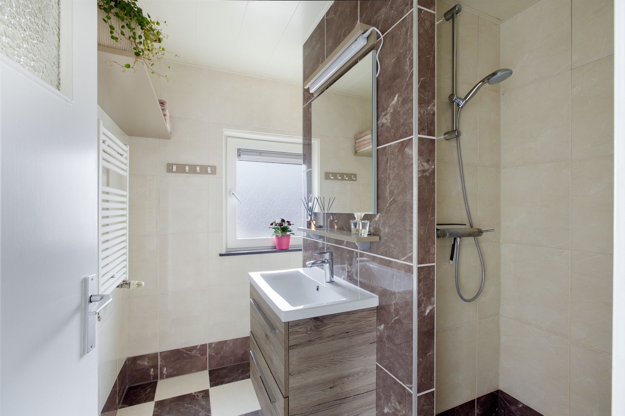 Well-Insulated Terraced House with Three Bedrooms in Krimpen aan de Lek — 22