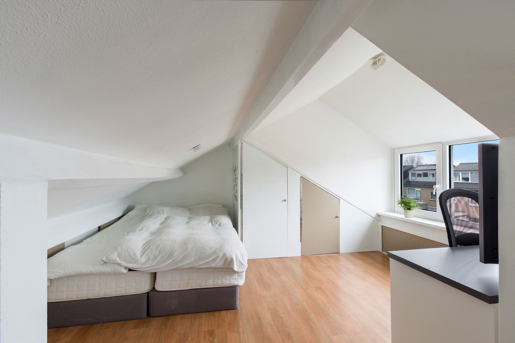 Well-Insulated Terraced House with Three Bedrooms in Krimpen aan de Lek — 25