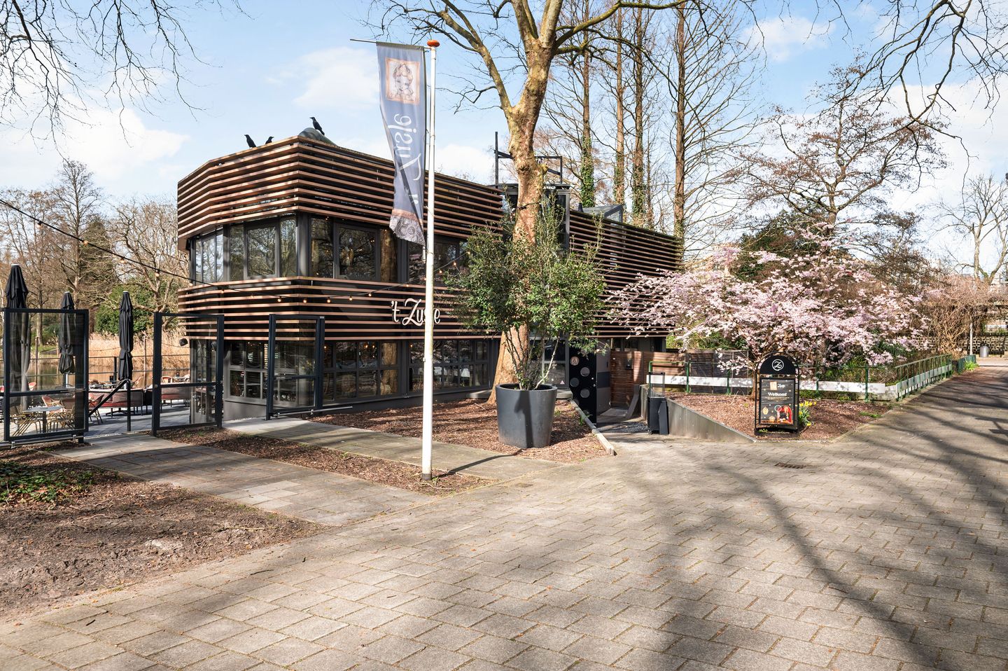 Luxury Transformed Corner Home with A+++ Energy Label in Buitenveldert — 25